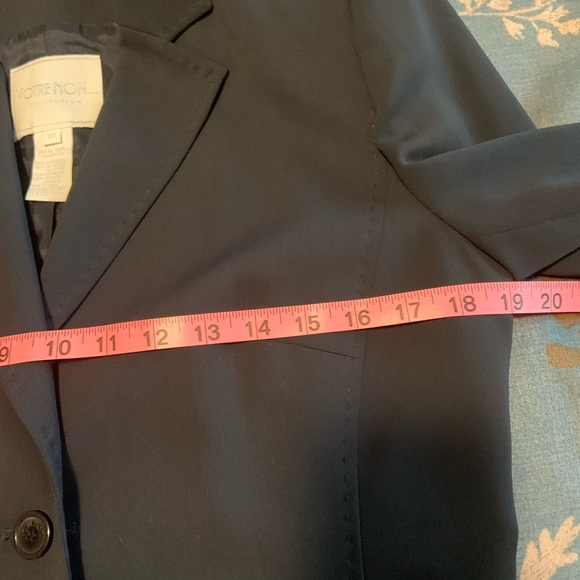 Beautiful classic French navy blazer - Picture 7 of 11